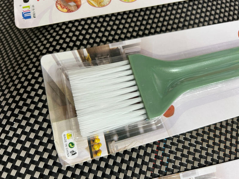 Plastic Oil Brush With Card Packing