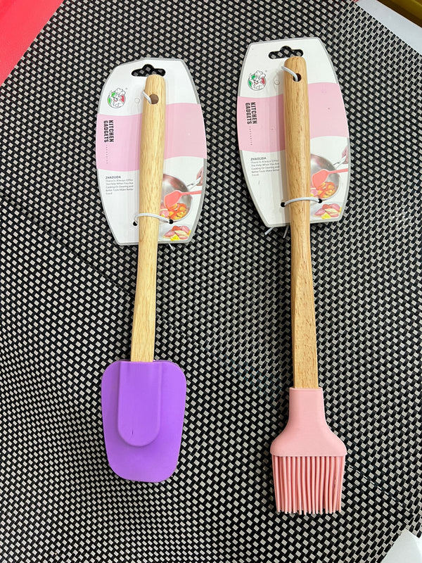 Wooden Handle Spatula and Oil Brush 1Pc