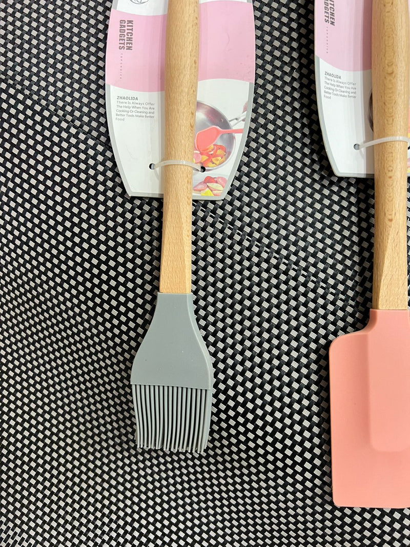 Wooden Handle Spatula and Oil Brush 1Pc